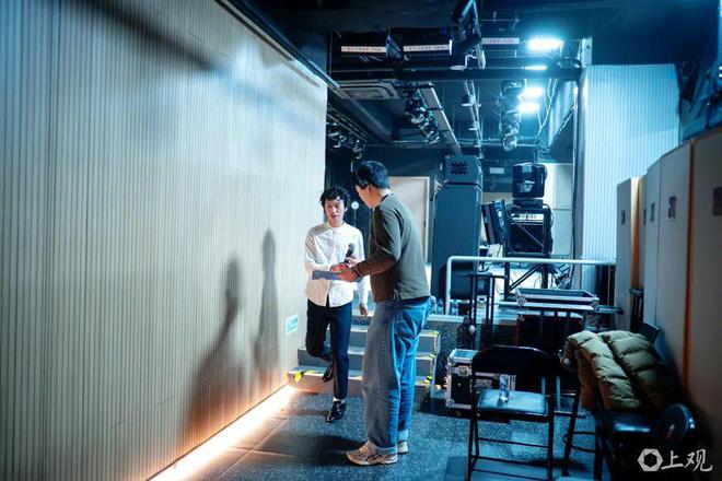 演出邀约已排到9月打算今年结婚冰球突破豪华版41岁男歌手复出(图4)