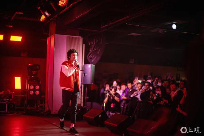演出邀约已排到9月打算今年结婚冰球突破豪华版41岁男歌手复出(图16)