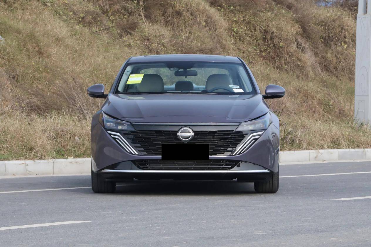 新搭华为鸿蒙51299万起送终身质保冰球突破豪华版油车也卷智能化天籁焕(图10)